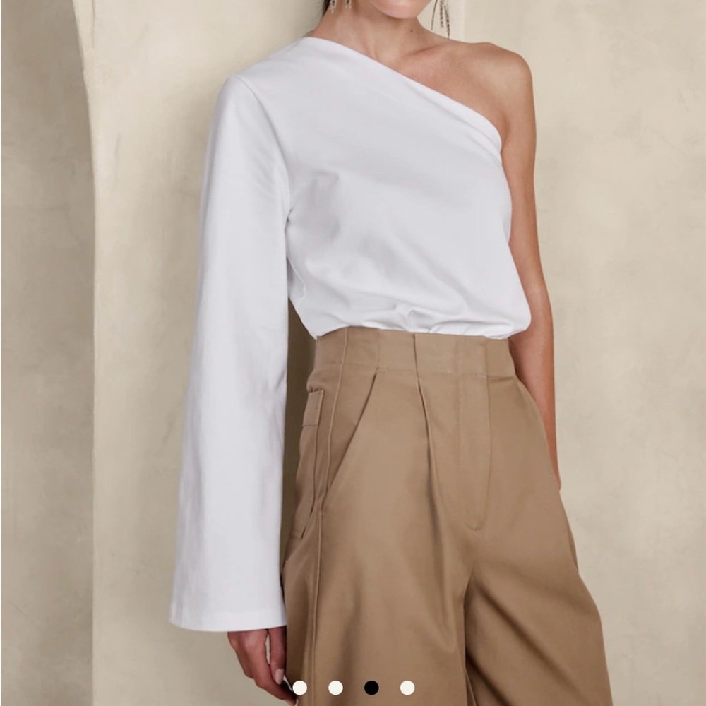 Banana Republic One-Shoulder Top (Size Small)